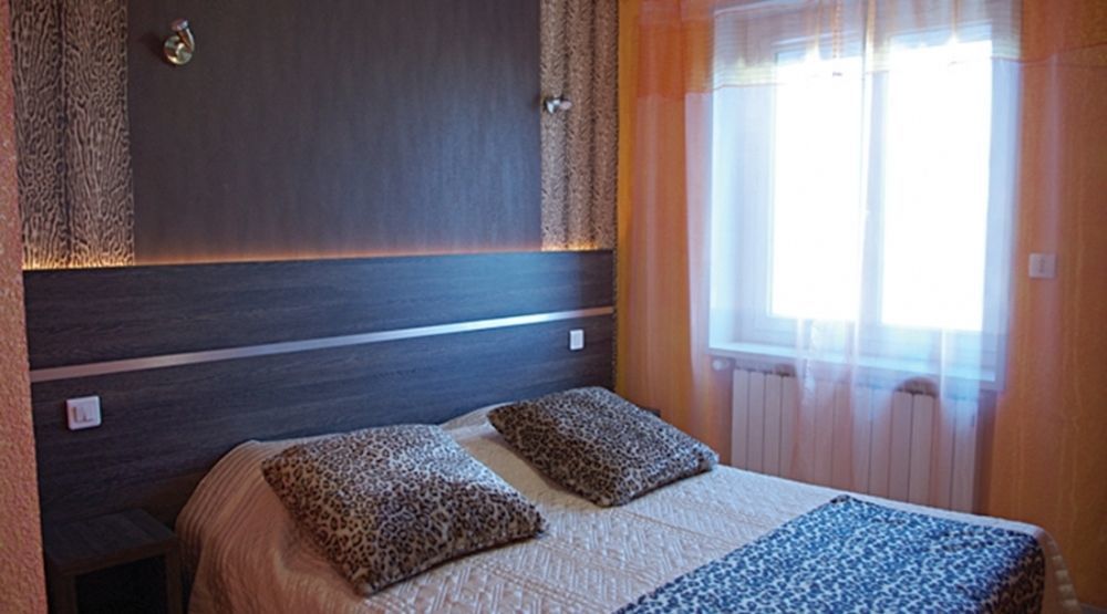 Logis Hotel Centrotel Et Spa Bulles D'Allier Montmarault Exterior photo